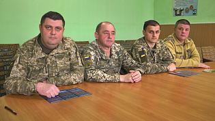 Військові запрошують мешканців Івано-Франківщини на службу за контрактом (відео) Військові запрошують мешканців Івано-Франківщини на службу за контрактом (відео)