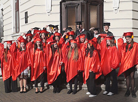 У Коломийському ліцеї №9 відбулась традиційна посвята у ліцеїсти (відео)