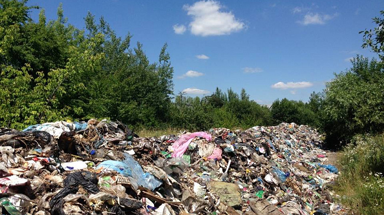 Поліція Прикарпаття виставила цілодобові пости, щоб не везли сміття зі Львова