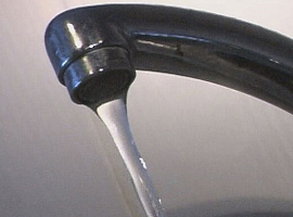 2 гривні 24 копійки платили мешканці Коломиї за куб води у квітні 2005 року (відео)