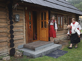 Родина Левицьких із Нижнього Березова перетворила батьківську хату на музей
