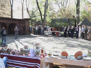 «Мальований дзбаник». У Коломиї відбувся фестиваль кераміки, ремесел та фольклору (відео)