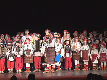 «Велич України в єдності»: У Коломиї відбувся Всеукраїнський фестиваль народної хореографії (відео)