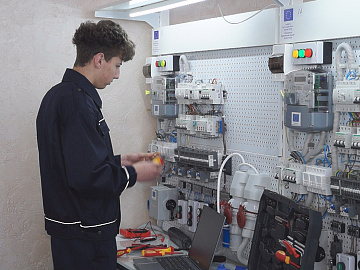 Навчально-практичний центр для підготовки електриків: у Коломиї відкрили нову лабораторію (відео)