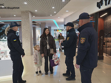 Рятувальники нагадують відвідувачам торгових центрів Івано-Франківщини порядок дій під час тривоги