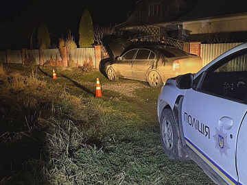 Поліцейські Івано-Франківщини затримали чоловіка, причетного до умисного підпалу авто (відео)