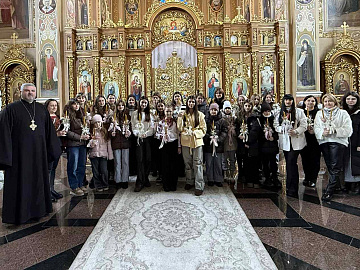 Стрітення: у Коломиї відбувся майстер-клас із декорування свічок (відео)