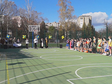 Баскетбольний майданчик облаштували на подвір'ї Коломийського ліцею №5 (відео)