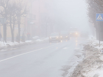 Через легке потепління та дощ коломияни на вулицях відчули себе, як на ковзанці (відео)