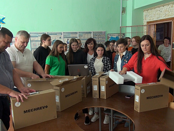 Ноутбуки та планшети передав фонд «Чисті серцем» для установ Коломийщини (відео)