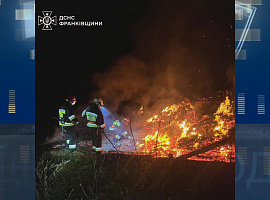 На Прикарпатті під час пожежі рятувальники виявили тіла двох людей (відео)