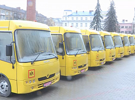 Для Коломийщини купили два шкільні автобуси (відео)