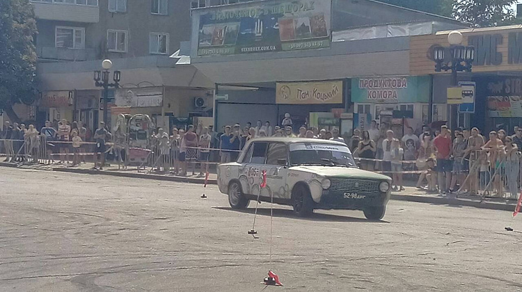 У Коломиї проводять змагання з автослалому (фото)