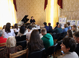 У Коломиї відбувся концерт-лекція української фортепіанної музики (відео)